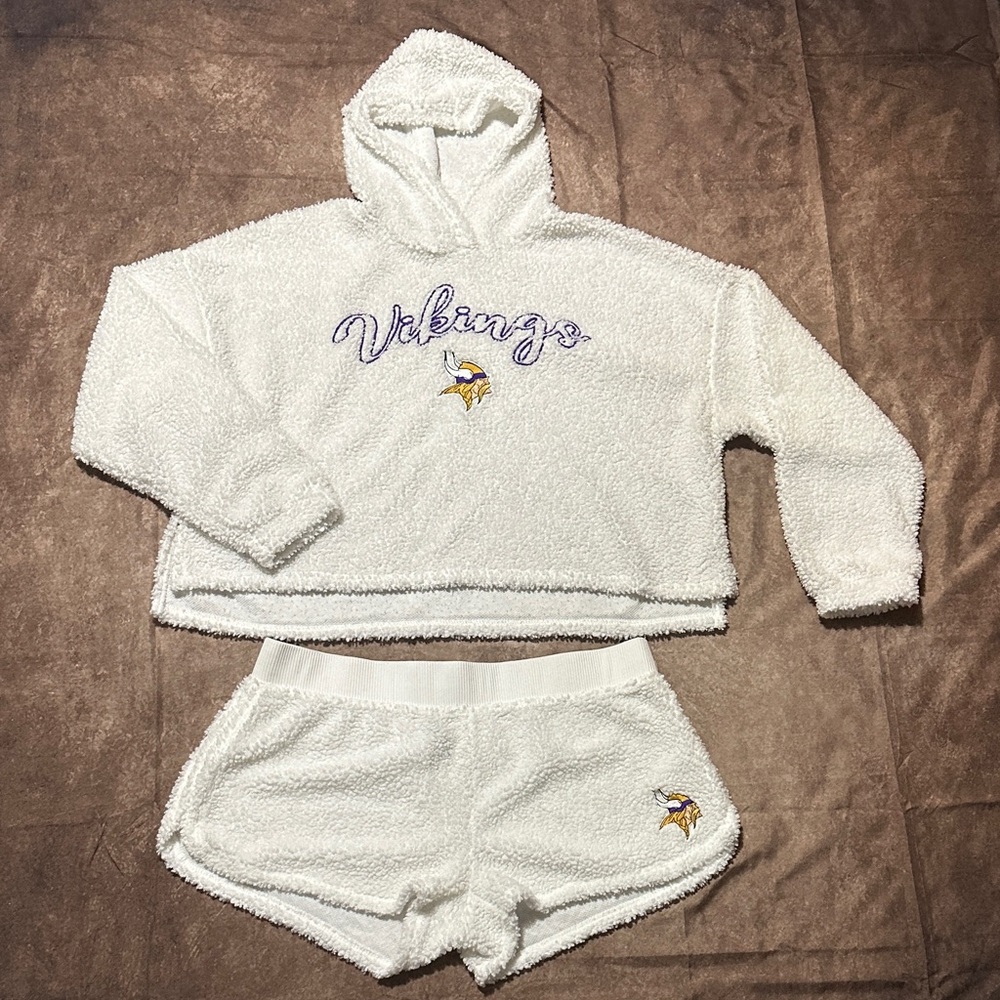 NFL Minnesota Vikings White Fluffy Crop Sweatshirt and Shorts Women’s XL Pajamas